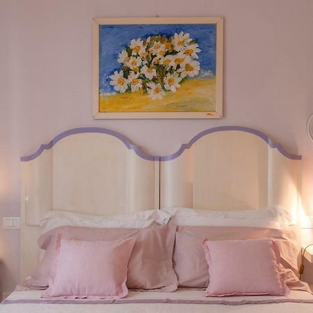 Tre Civette Sul Como Bed & Breakfast Marina di Massa Exterior photo