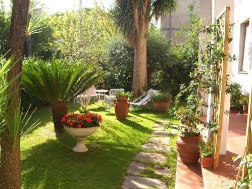 Tre Civette Sul Como Bed & Breakfast Marina di Massa Exterior photo